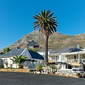 Boulders Hotel, Cafe And Curio Shop Couette-café